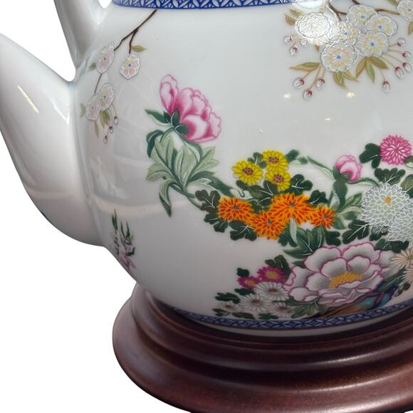 Vintage 1983 Franklin Mint Hand Painted Japan Porcelain Tea Pot with Stand - Picture 3 of 12